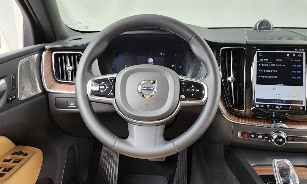 Volvo XC60 B5 Ultimate Bright, 2024