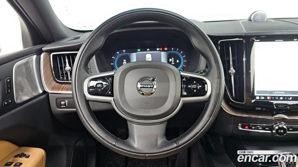Volvo XC60 B5 Inscription, 2022