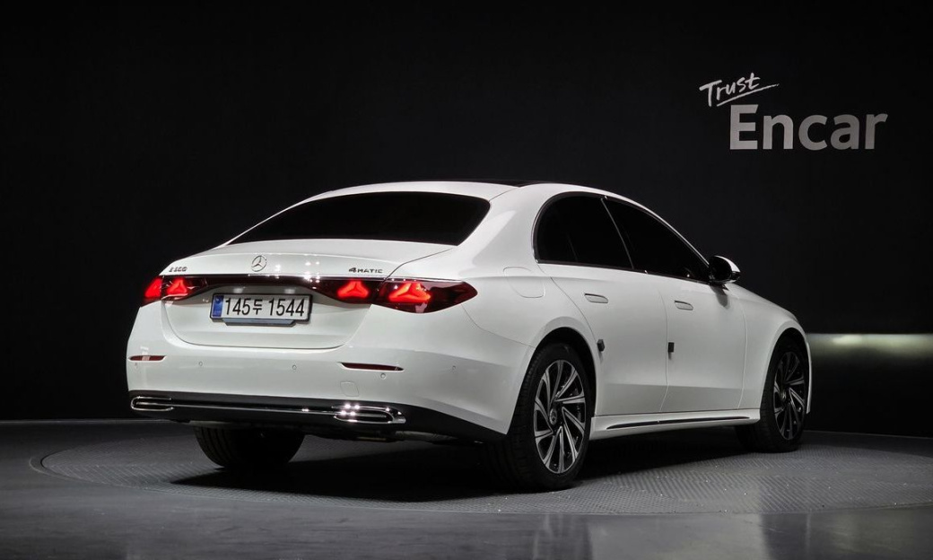 Mercedes-Benz E-Class E300 4MATIC Exclusive, 2025