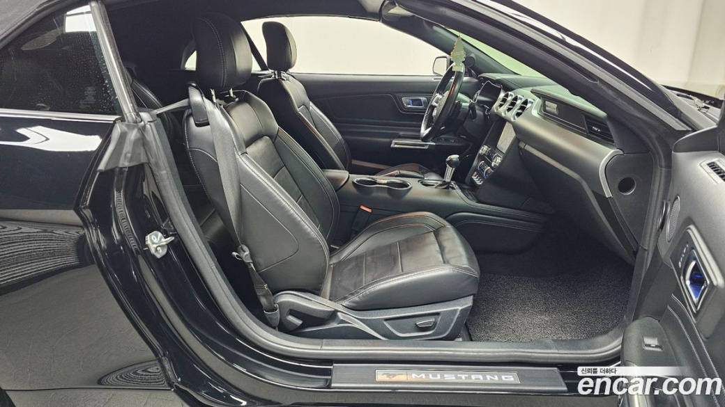 Ford Mustang Convertible, 2022