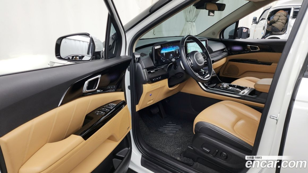 Kia Carnival 7-Seater Signature, 2023