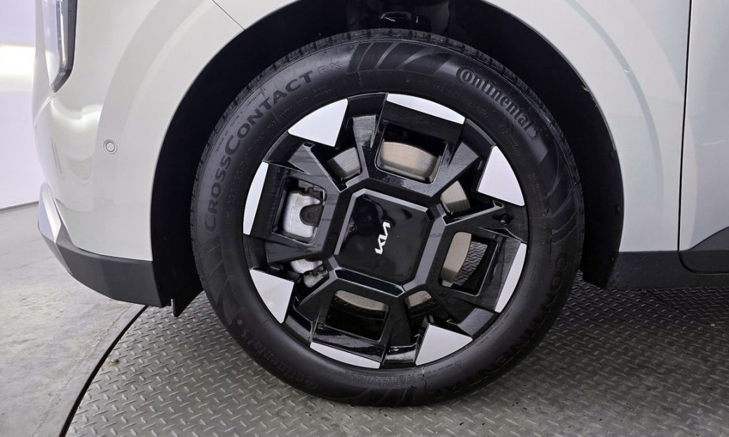 Kia Carnival 7-Seater Signature, 2024