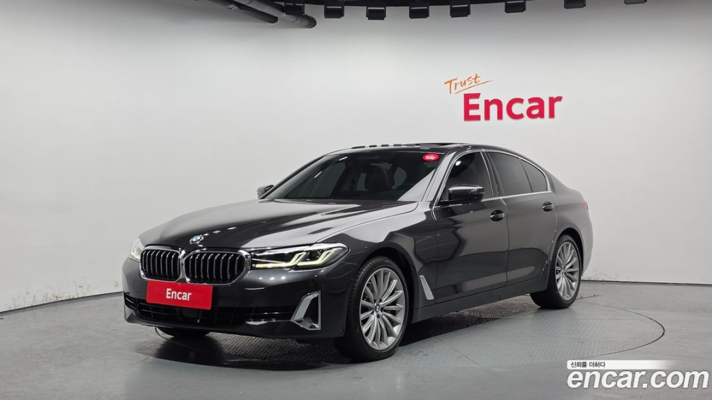 BMW 5-Series 530i xDrive Luxury, 2023