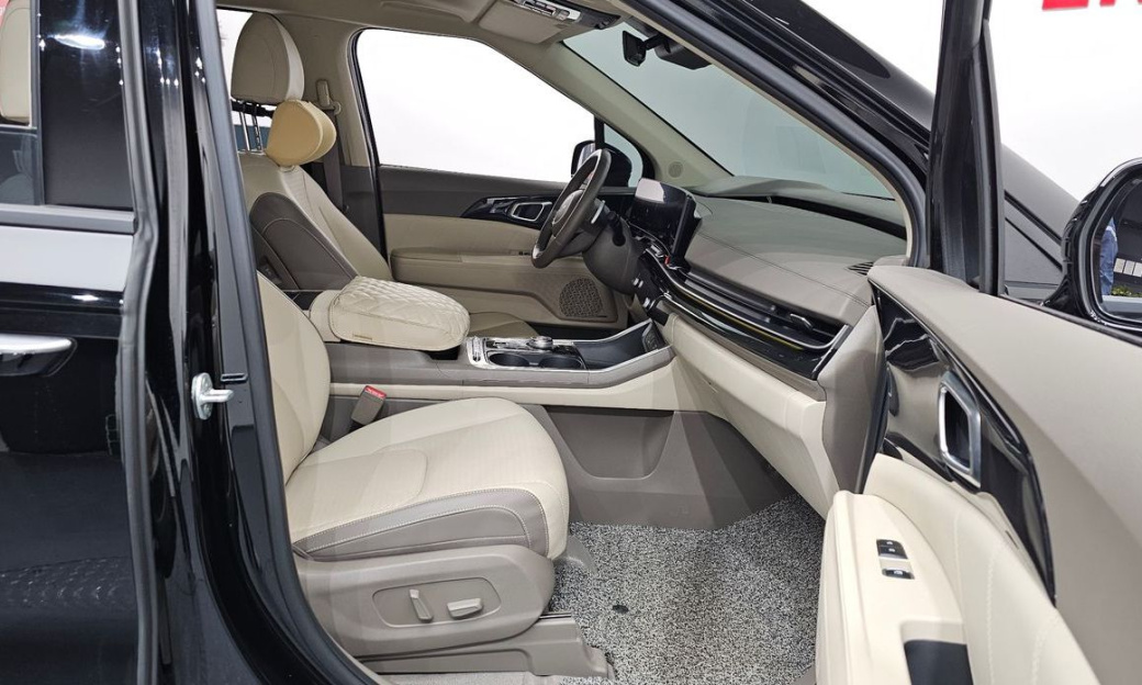 Kia Carnival 9-Seater Signature, 2024