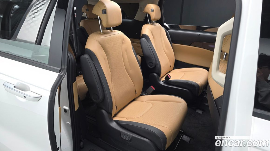 Kia Carnival 9-Seater Signature, 2023