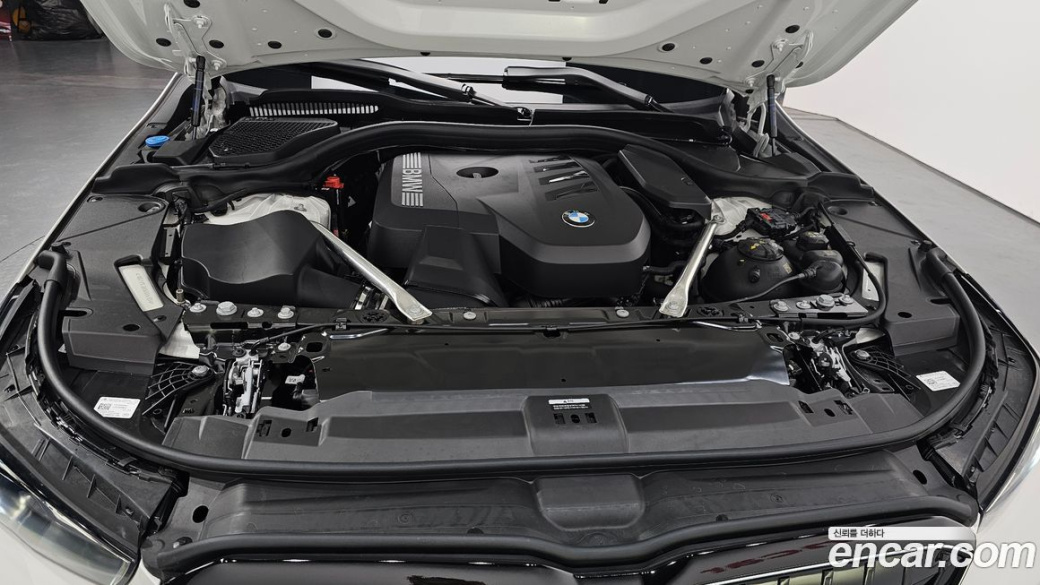 BMW 5-Series 520i M Sport, 2025