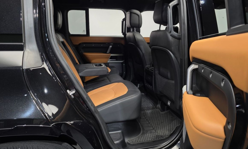 Land Rover Defender 110 P300 X-Dynamic SE, 2024