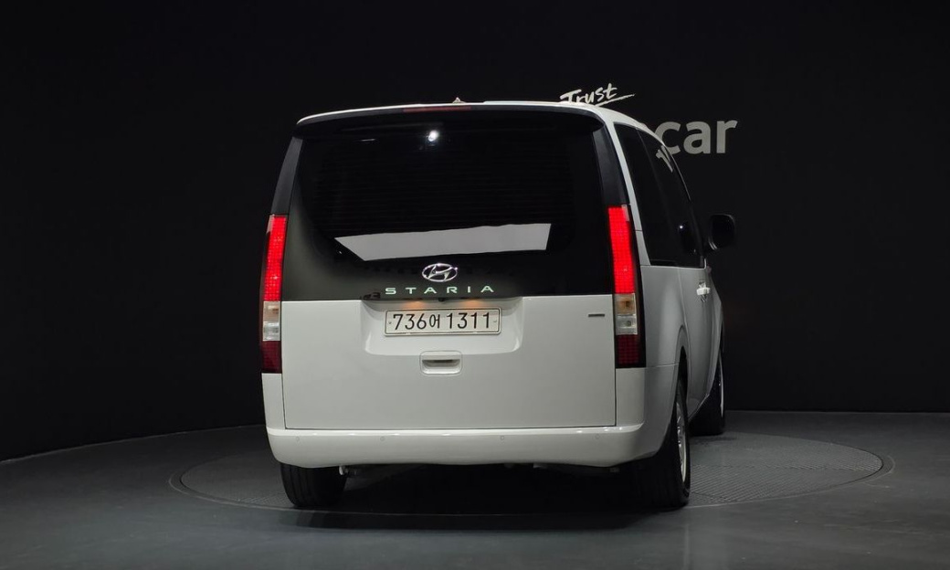 Hyundai Staria 4WD Tourer 11-Seater, 2022
