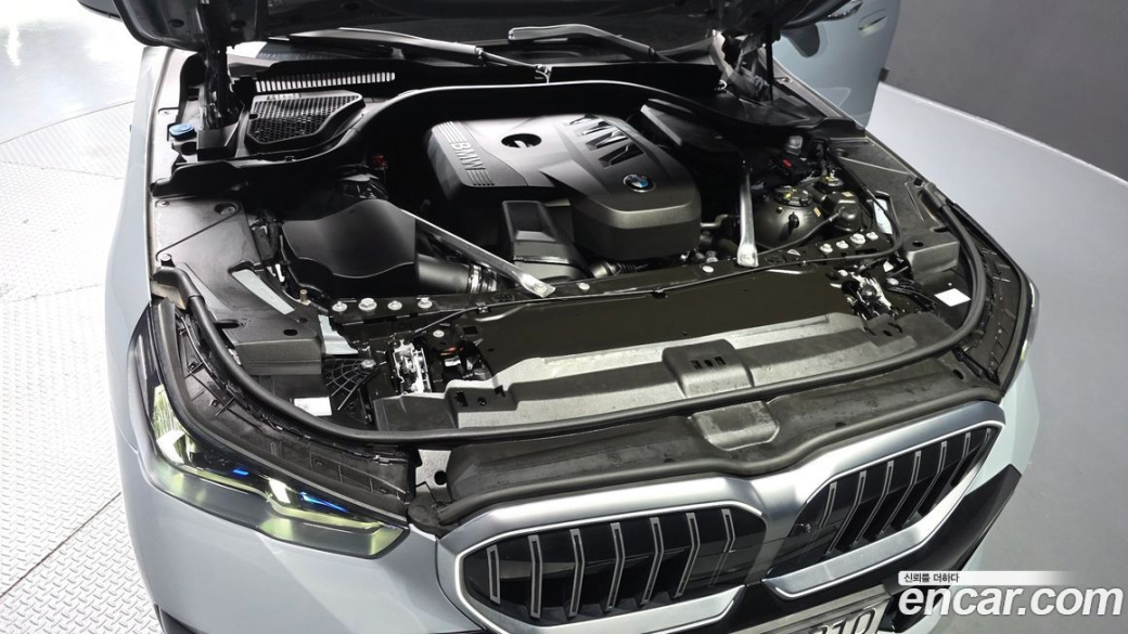 BMW 5-Series 520i M Sport, 2025