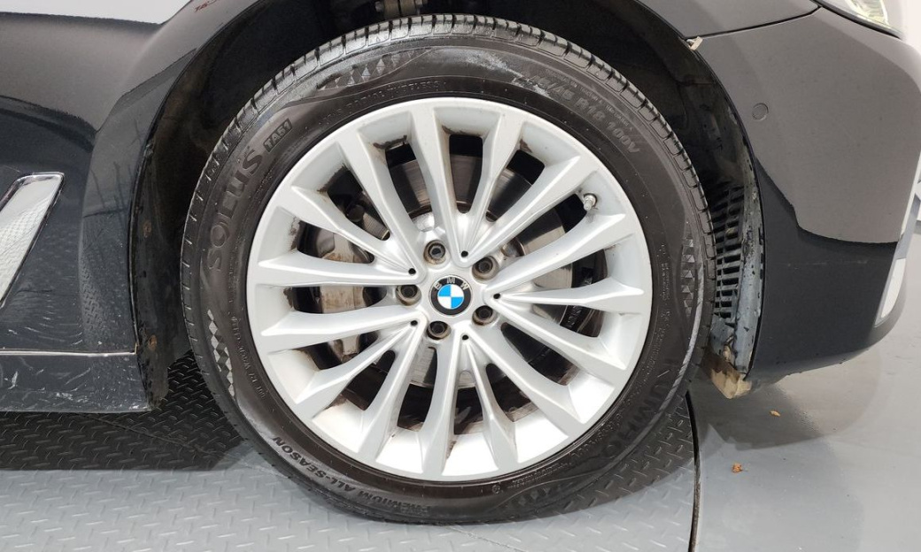 BMW 5-Series 530i Luxury, 2022