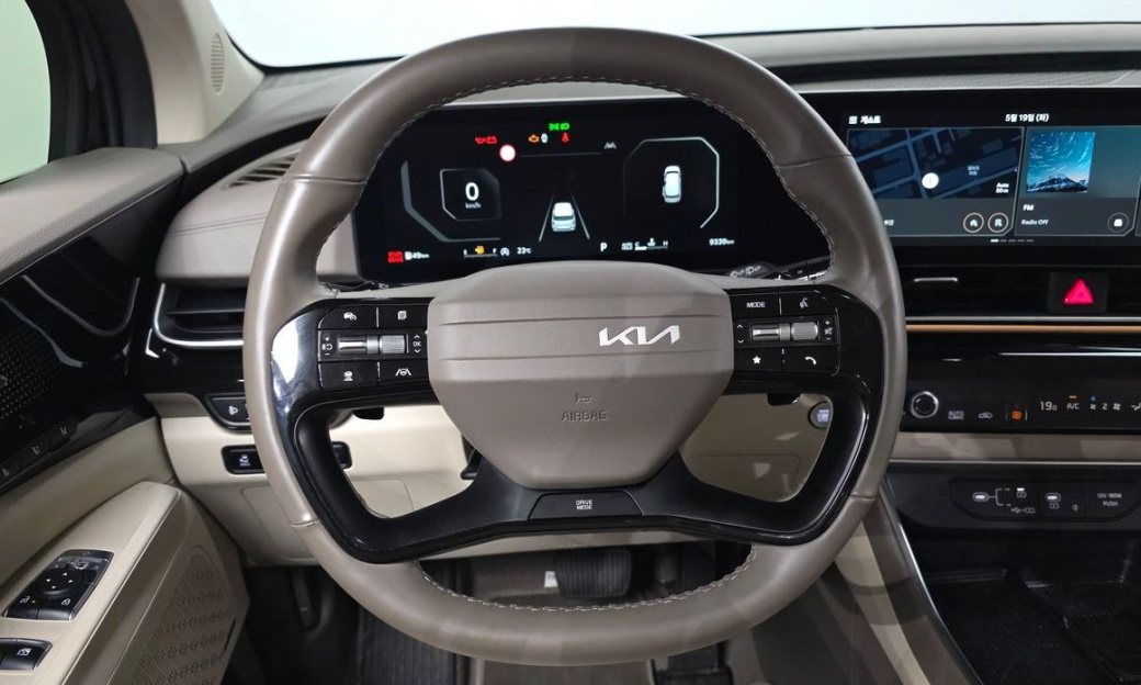 Kia Carnival 9-Seater Gravity, 2025