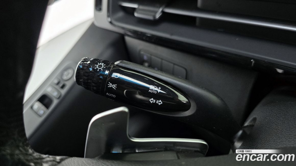 Hyundai Staria Lounge 9-Seater, 2022