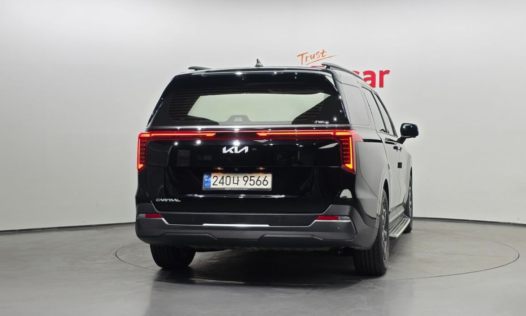 Kia Carnival 9-Seater Gravity, 2024