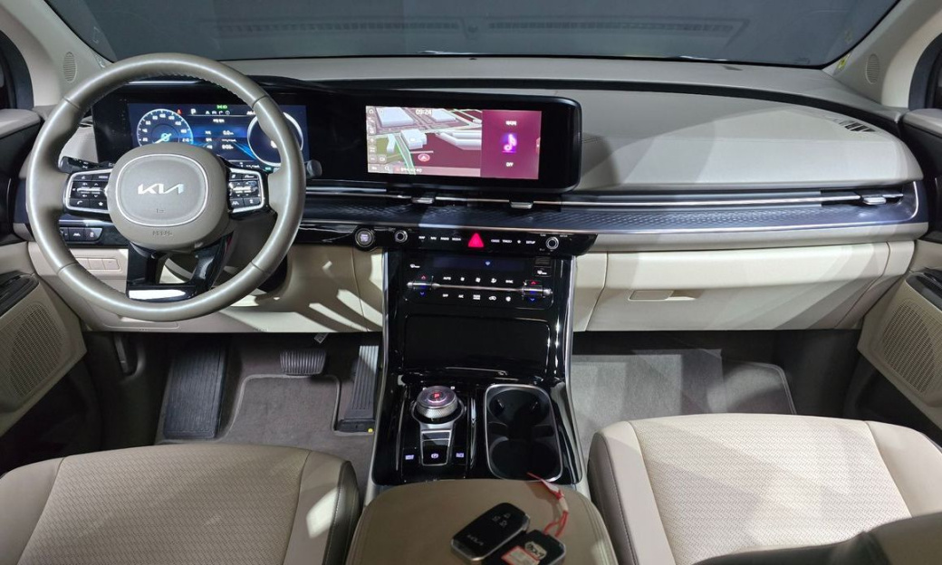 Kia Carnival 7-Seater Hi-Limousine, 2023