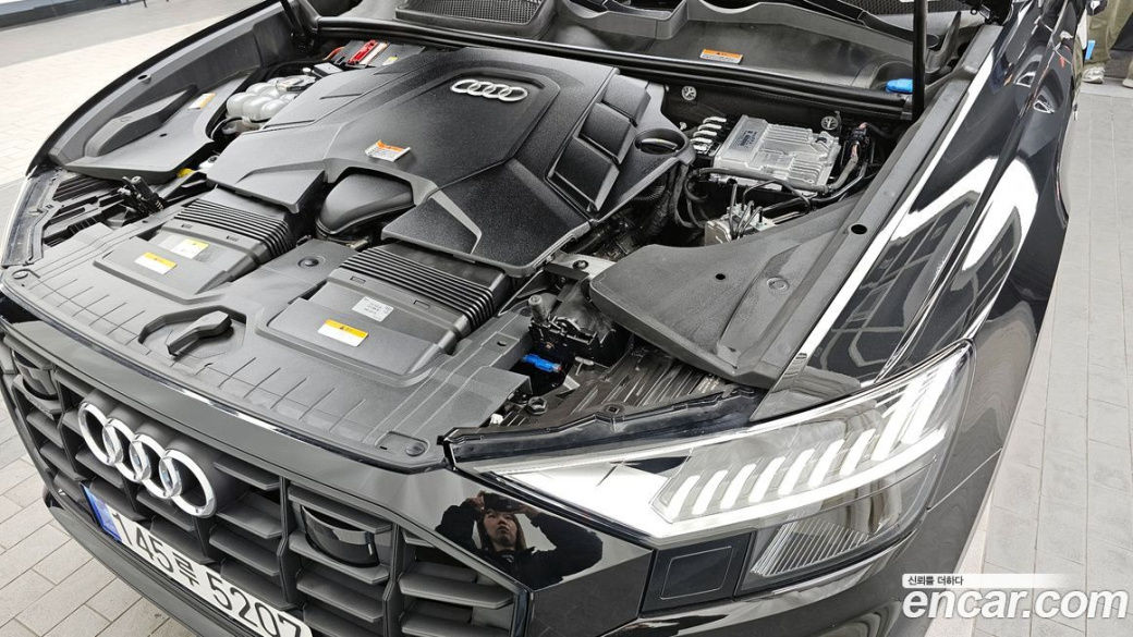 Audi Q8 55 TFSI Quattro Premium, 2023