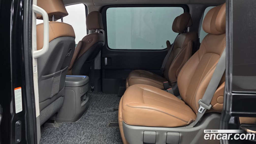 Hyundai Staria 4WD Lounge 7-Seater, 2022