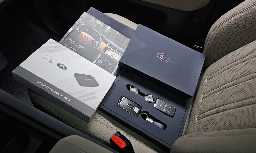 Land Rover Defender 90 D250 SE, 2022