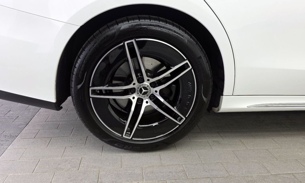 Mercedes-Benz E-Class E300 4MATIC AMG Line, 2026