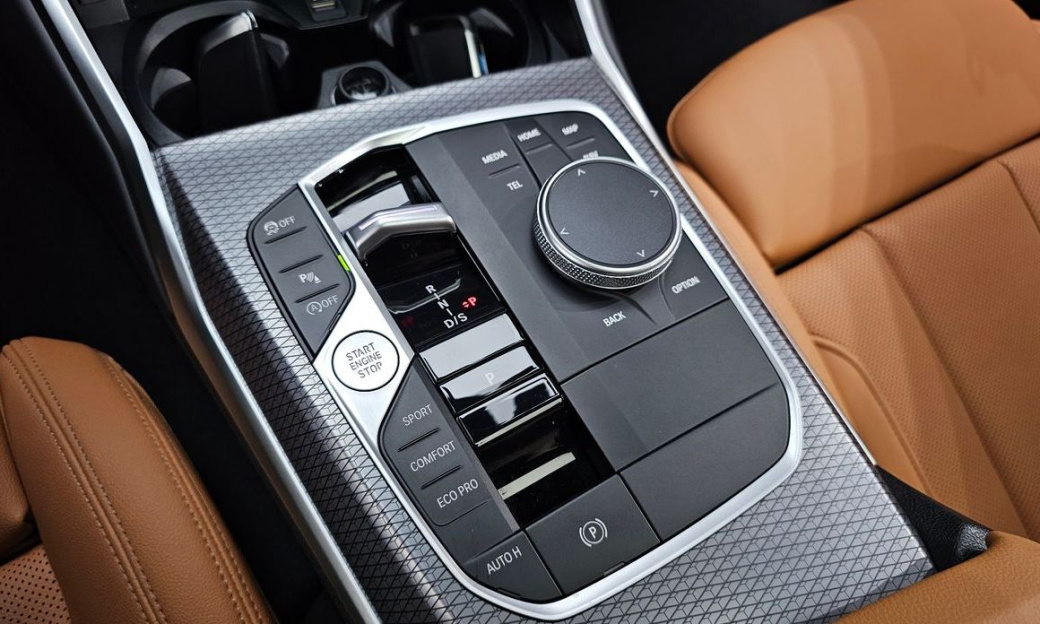 BMW 3-Series 320i M Sport, 2024