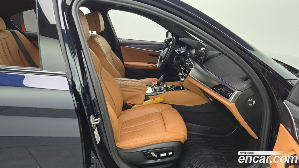 BMW 5-Series 520i M Sport, 2023