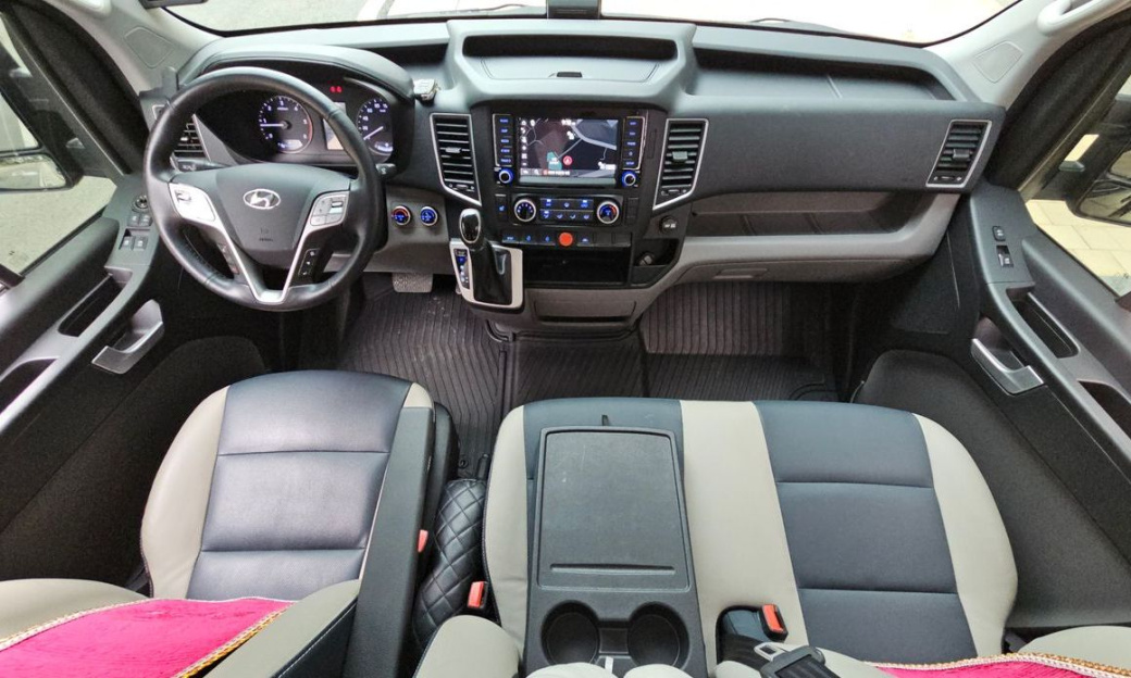 Hyundai Solati 16-seater, 2024