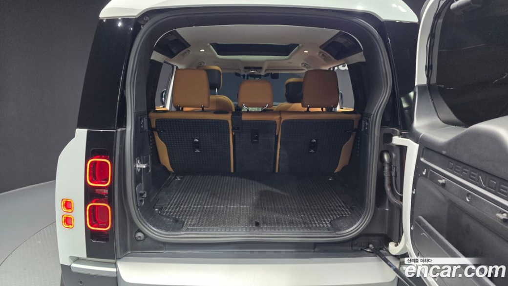 Land Rover Defender 110 D300 HSE, 2023