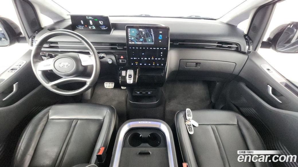 Hyundai Staria Lounge 9-Seater, 2022