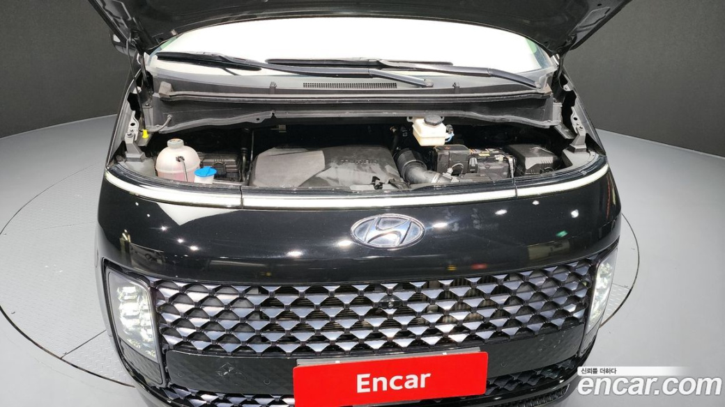 Hyundai Staria 4WD Lounge 9-Seater, 2024