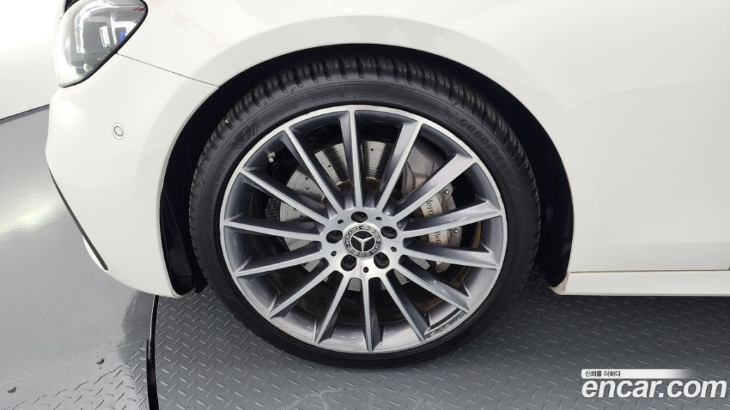 Mercedes-Benz E-Class E350 4MATIC AMG Line, 2021