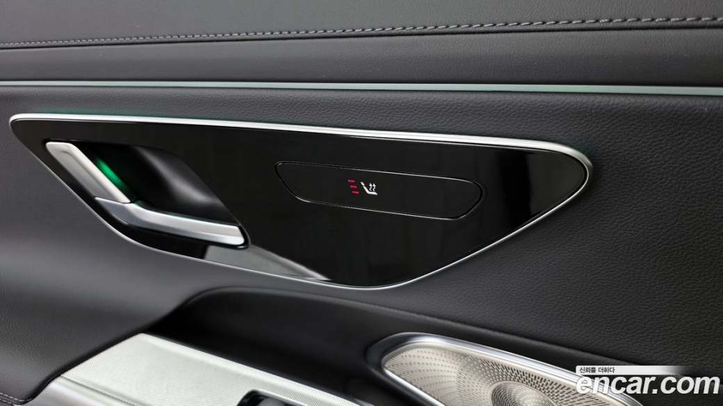 Mercedes-Benz E-Class E300 4MATIC Exclusive, 2025