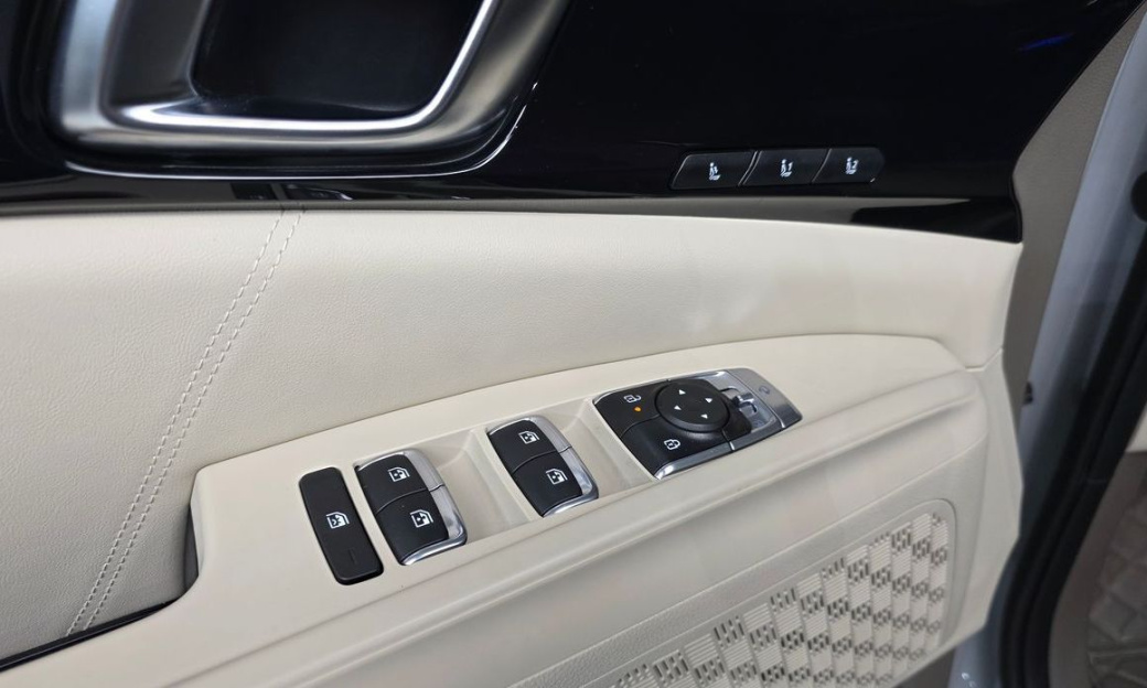 Kia Carnival 9-Seater Gravity, 2025
