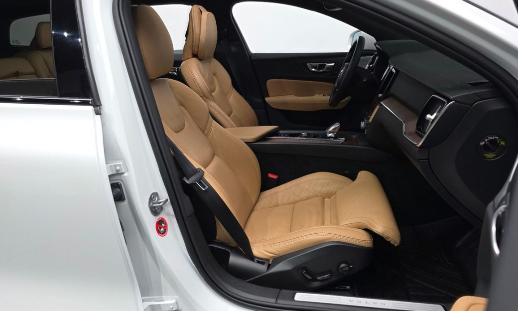 Volvo V60 B5 Ultimate AWD, 2023