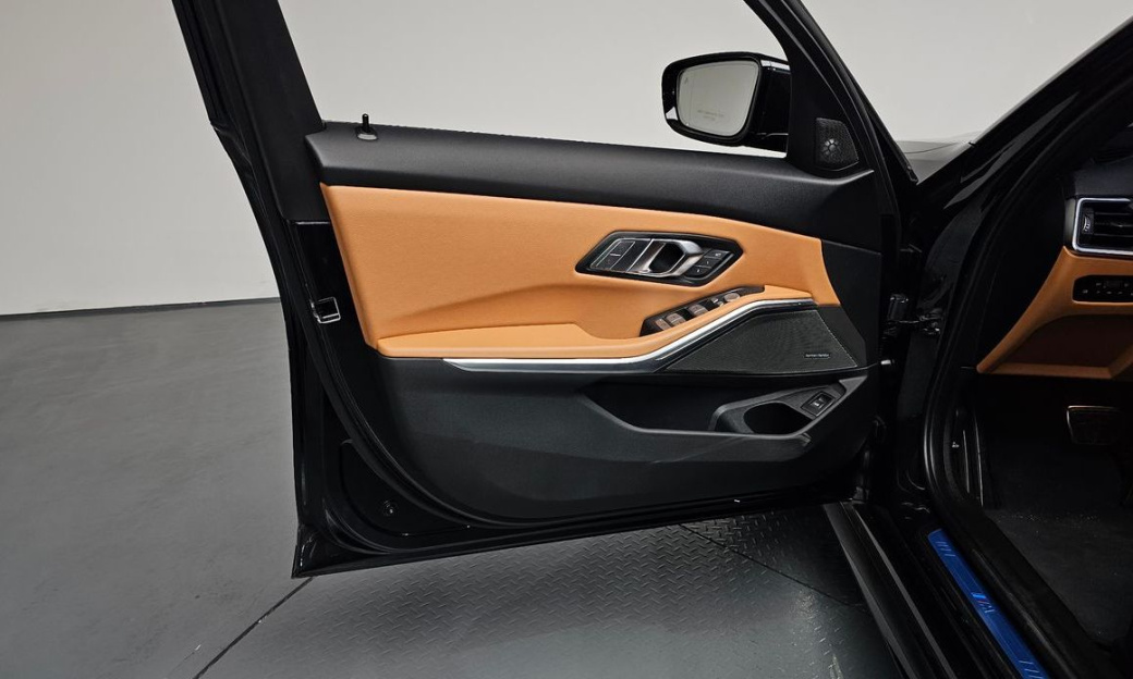 BMW 3-Series 320i Touring M Sports, 2024