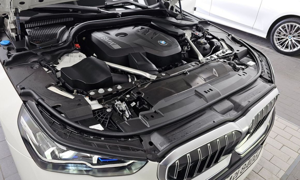 BMW 5-Series 520i M Sport, 2025