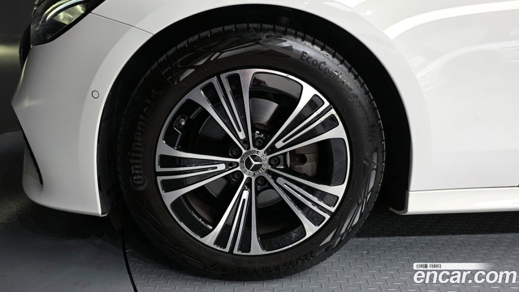 Mercedes-Benz E-Class E200 Avantgarde, 2024