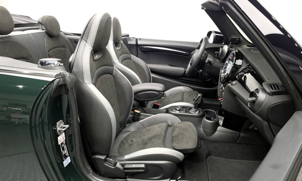 Mini Cooper Convertible JCW, 2024