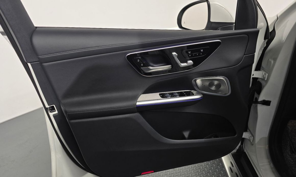 Mercedes-Benz GLC-Class GLC300 4MATIC AMG Line, 2025