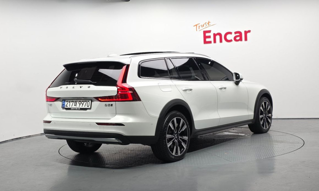 Volvo V60 B5 Ultimate AWD, 2023