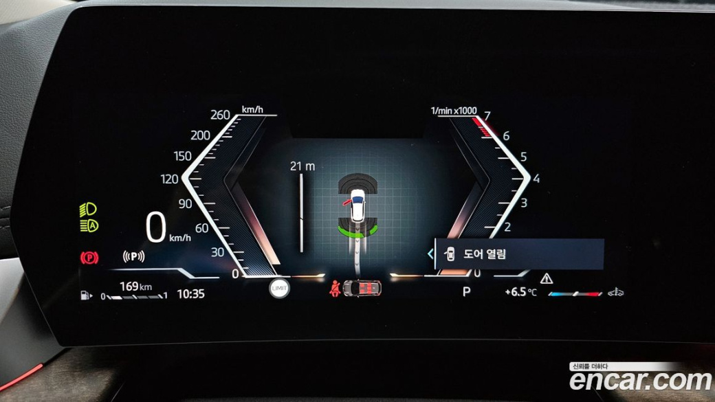 BMW 2-Series 220i Luxury, 2024