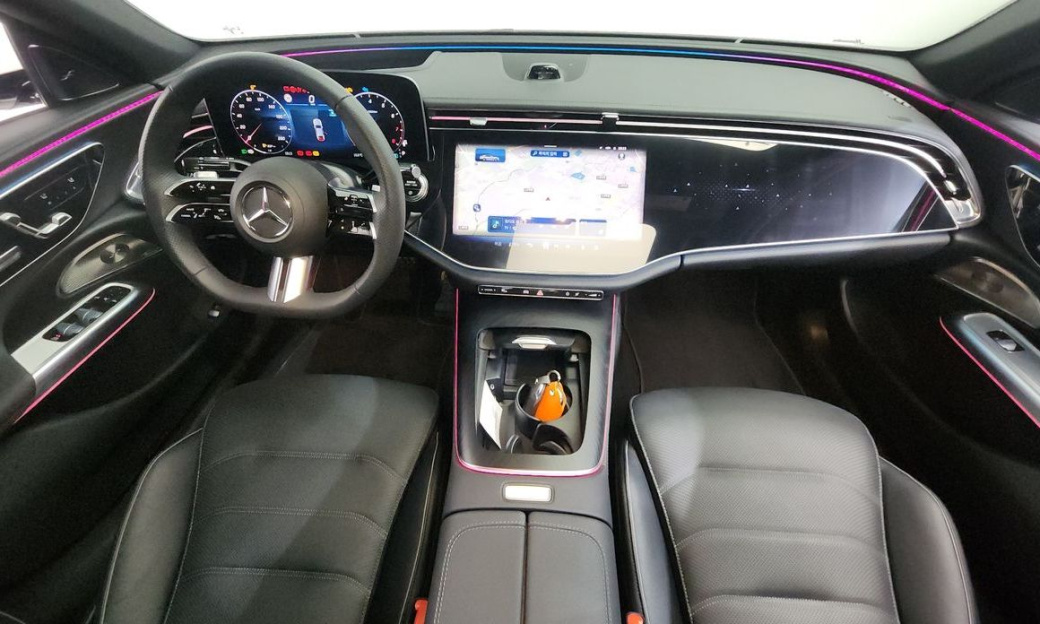 Mercedes-Benz E-Class E300 4MATIC AMG Line, 2024