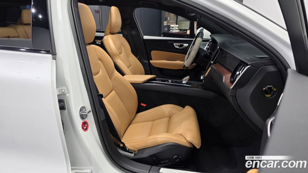Volvo V60 B5 Ultimate AWD, 2023