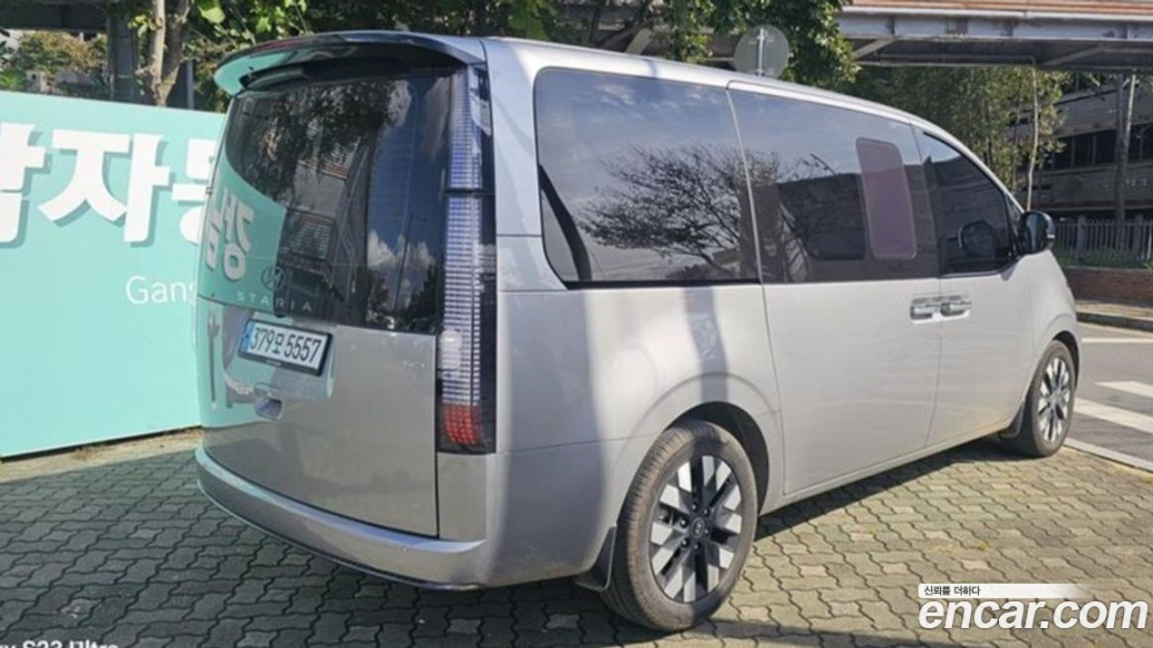 Hyundai Staria 4WD Lounge 9-Seater, 2025