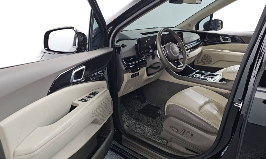 Kia Carnival 9-Seater Signature, 2024