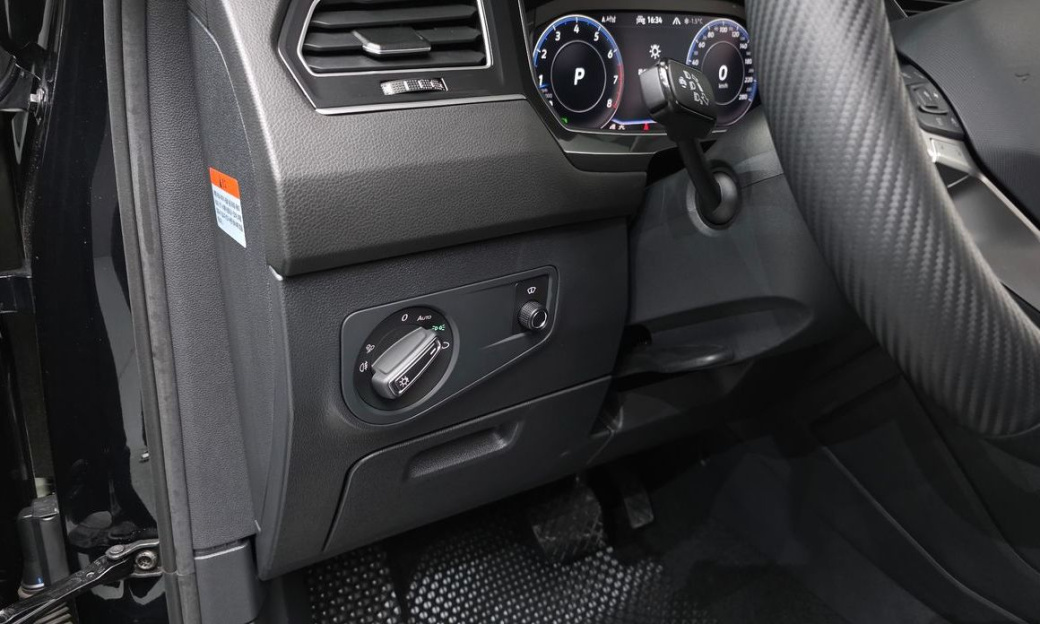 Volkswagen Tiguan 2.0 TSI Prestige, 2024