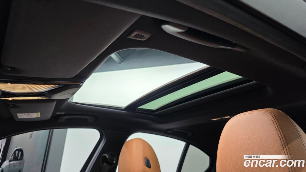 BMW 3-Series 320i, 2024