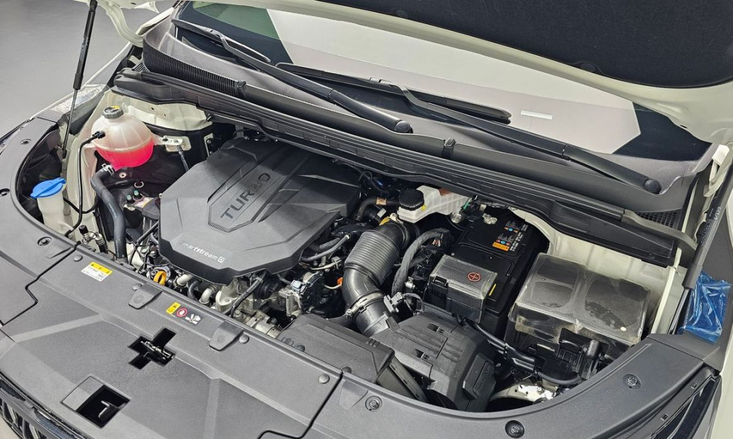 Kia Carnival 9-Seater Prestige, 2025