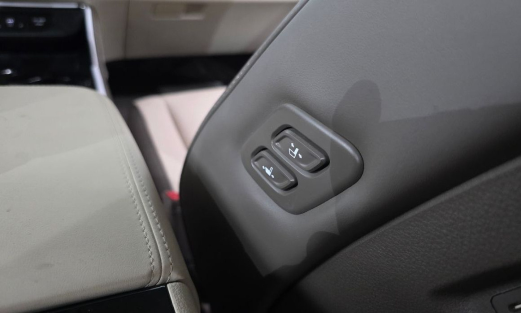 Kia Carnival 9-Seater Hi Limousine, 2024
