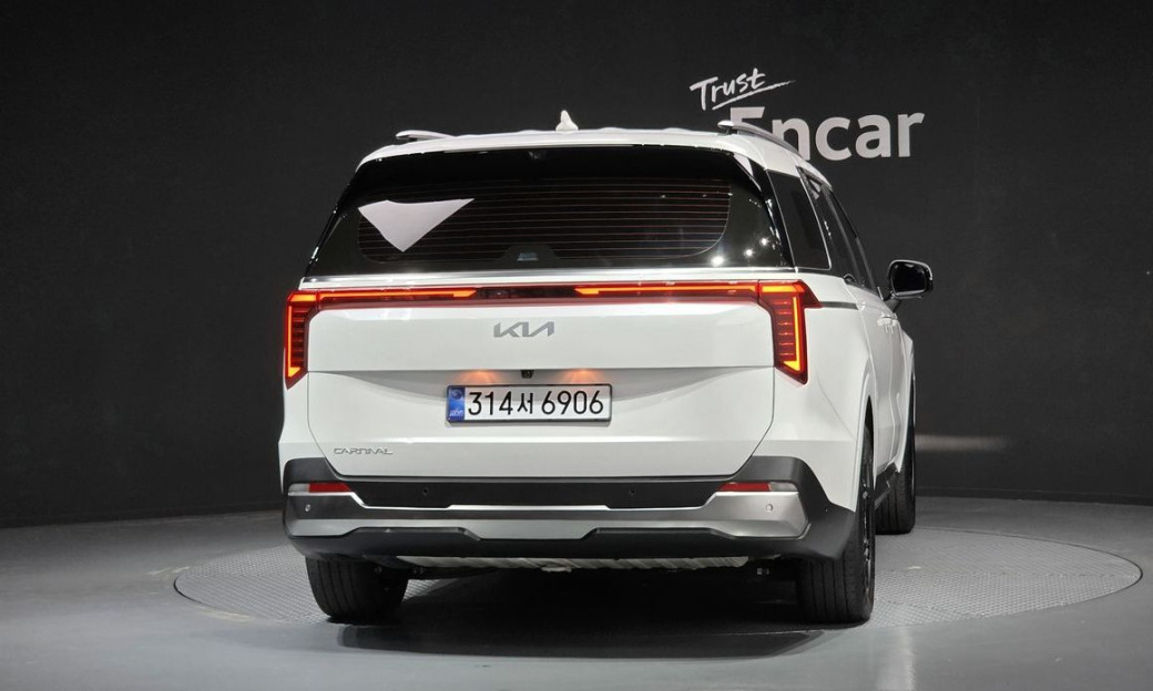 Kia Carnival 7-Seater Signature, 2024