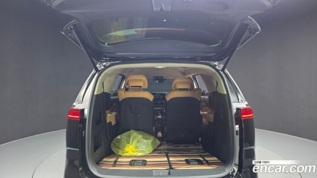 Kia Carnival 7-Seater Signature, 2022