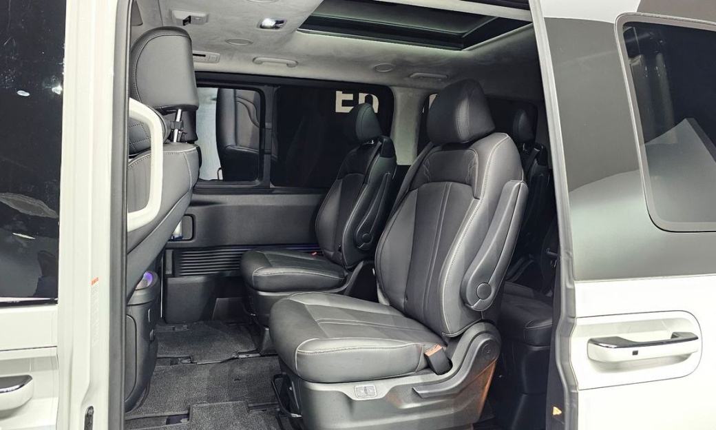 Hyundai Staria 4WD Lounge 9-Seater, 2025